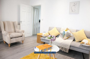 The Knutton House - Spacious Comfort by Parydise Properties - Leisure & Business Stays - Sleeps 7